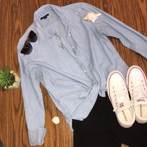 Lands’ End • Chambray Button Down Shirt Large